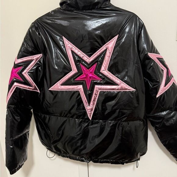 NWOT Fantastic Fawn Metallic Star Women's Shiny Black Puffer Jacket. Size Small - Picture 1 of 7